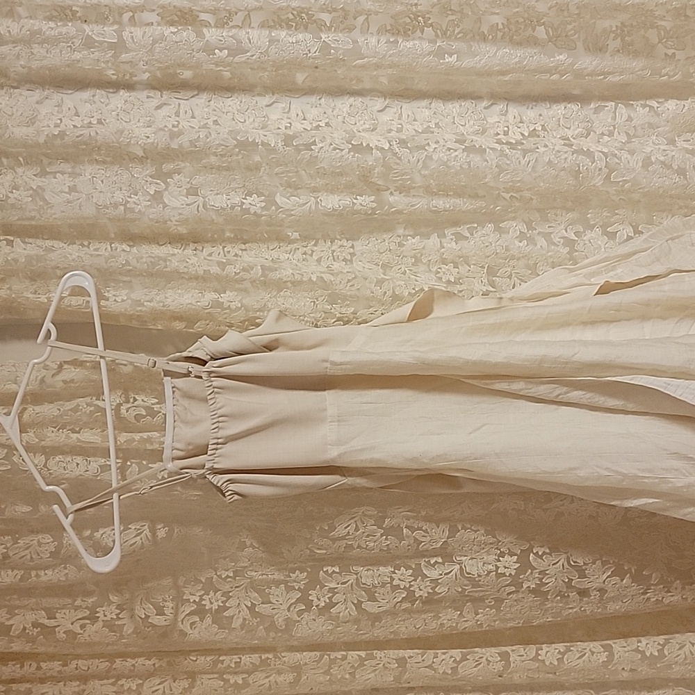 Elegant Cream Dress with Ruffle Details - Picture 3 of 4